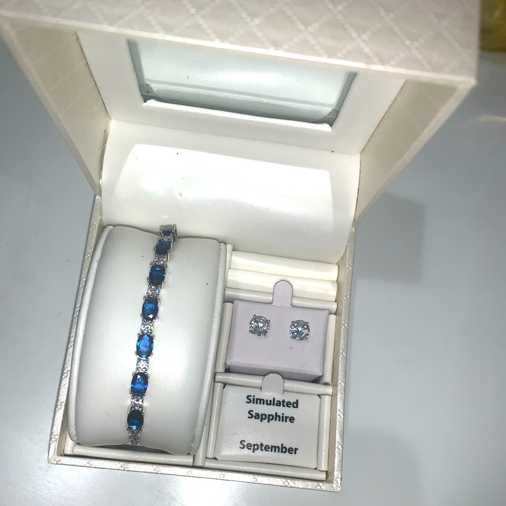 Earring and bracelet set